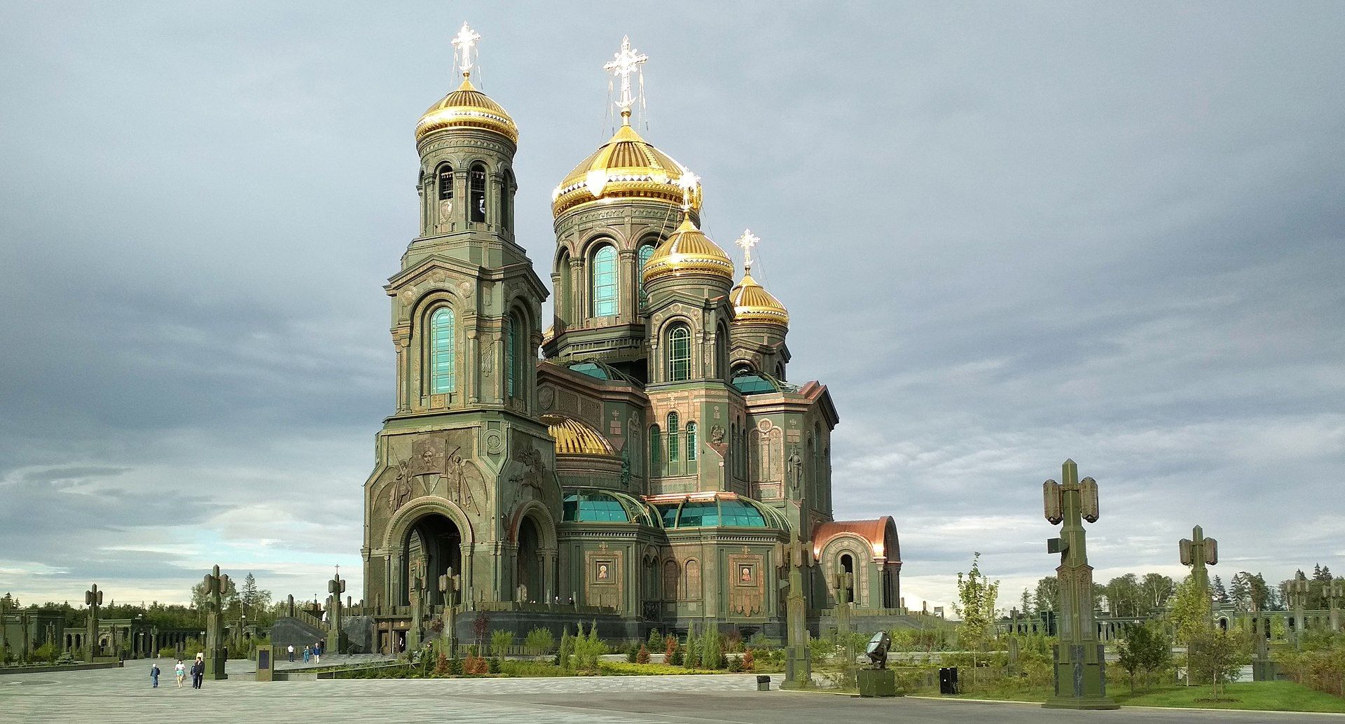 Монструозний патріарший собор в ім'я Воскресіння Христового, він же – головний храм збройних сил Російської Федерації - фото 121397