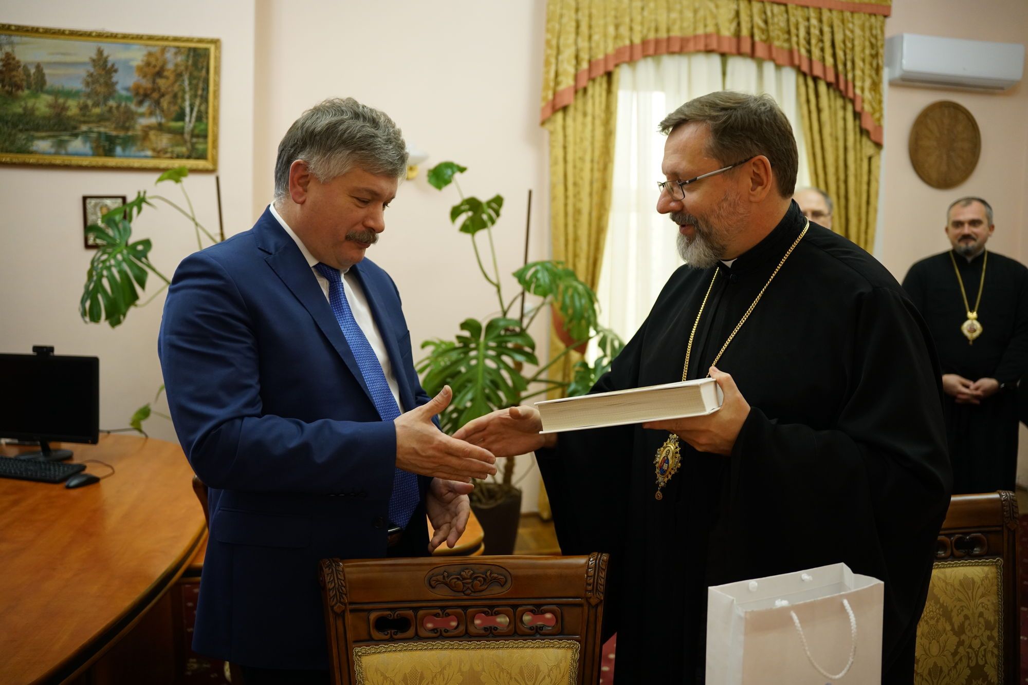 Глава УГКЦ з єпископами Постійного Синоду відвідав університети у Чернівцях - фото 126562