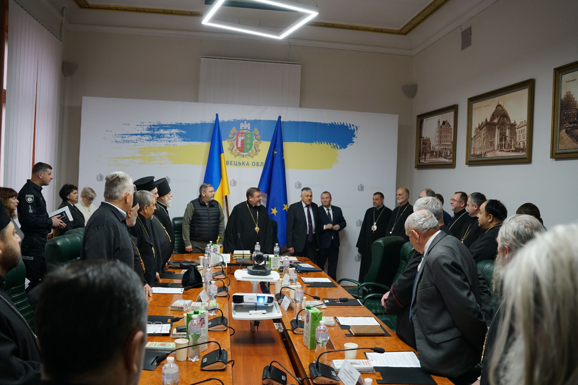 Члени Постійного Синоду УГКЦ зустрілися з головою Чернівецької ОВА - фото 126680