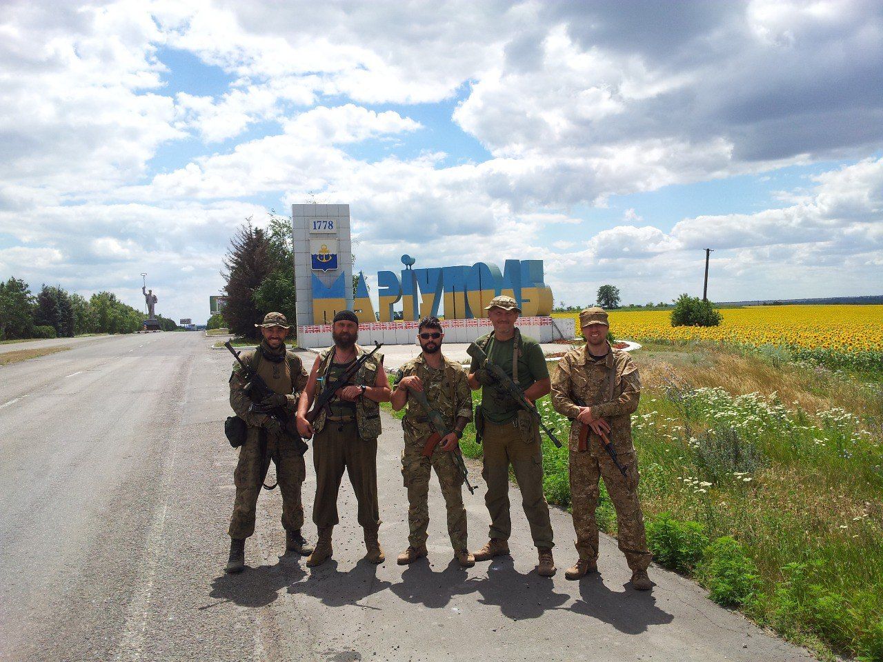 «На війні біля священика бійці мають відчувати мир», — інтерв’ю з військовим капеланом - фото 128212