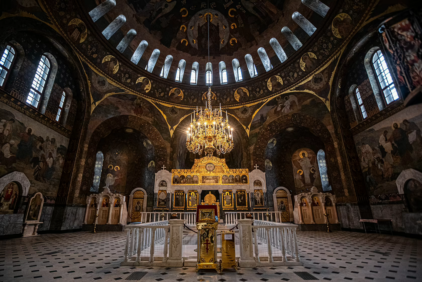 Розпис Трапезного собору, наймолодшого храму Києво-Печерської лаври, який відрізняється від стилістики українського бароко - фото 129286