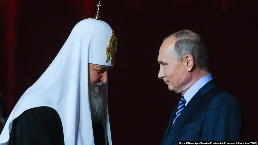 Президент Росії Володимир Путін (праворуч) і Московський патріарх Кирило. Москва, 22 листопада 2016 року - фото 129718