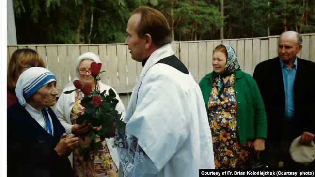 Мати Тереза відвідує Україну через рік після Чорнобильської катастрофи. Київ, 22 серпня 1987 року. - фото 134394