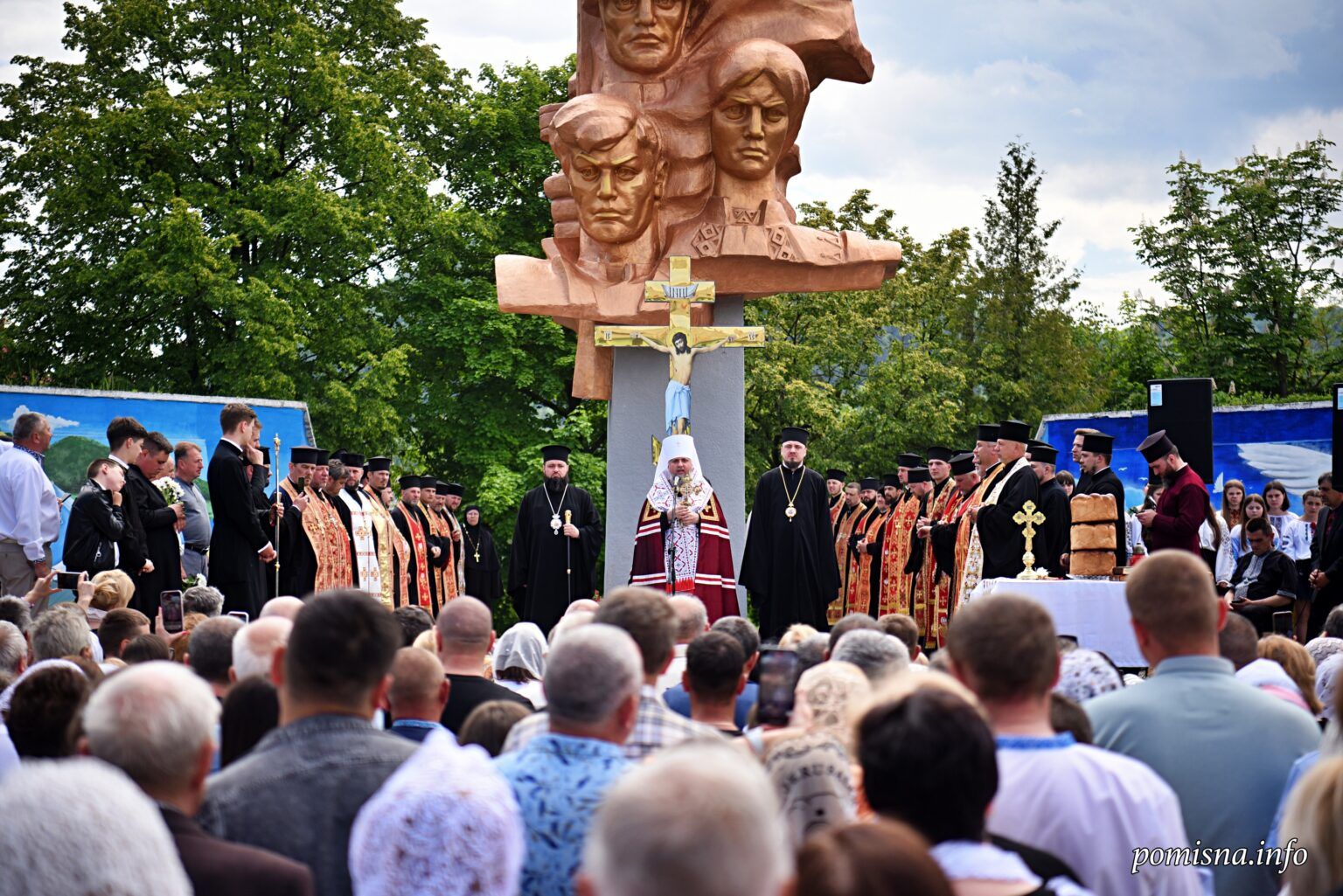 Митрополит Епіфаній звершив освячення храму на честь Юрія Переможця у селищі Буковини - фото 134595