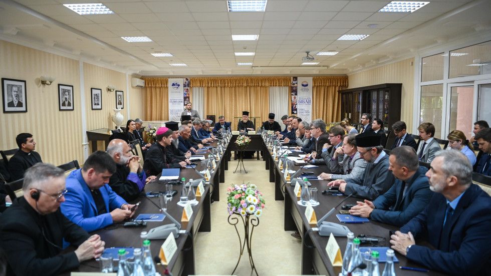 Члены Всеукраинского Совета Церквей встретились с послами G7 - фото 135613