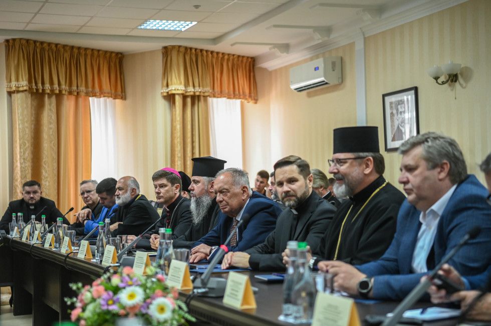 Члены Всеукраинского Совета Церквей встретились с послами G7 - фото 135614