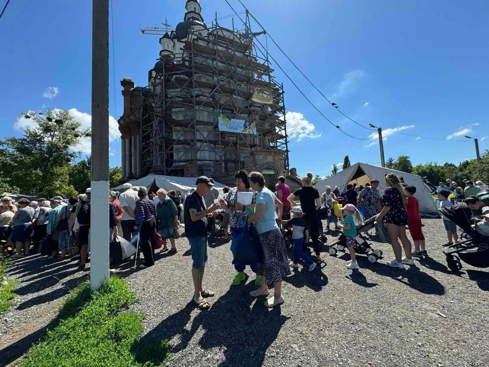 Єпископ-емерит Харківський Ігор Ісіченко: «Бог з нами, Він нас пильнує, дає нам свободу вибору, підтримує нас» - фото 137848