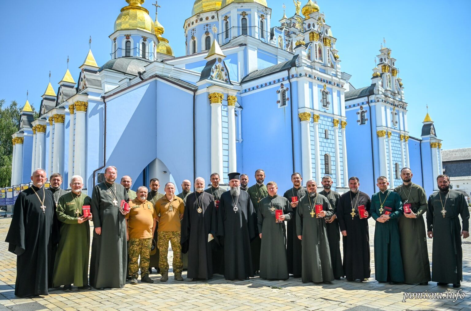 Митрополит Епіфаній зустрівся з капеланами ГУР та Медичних сил ЗСУ - фото 138036