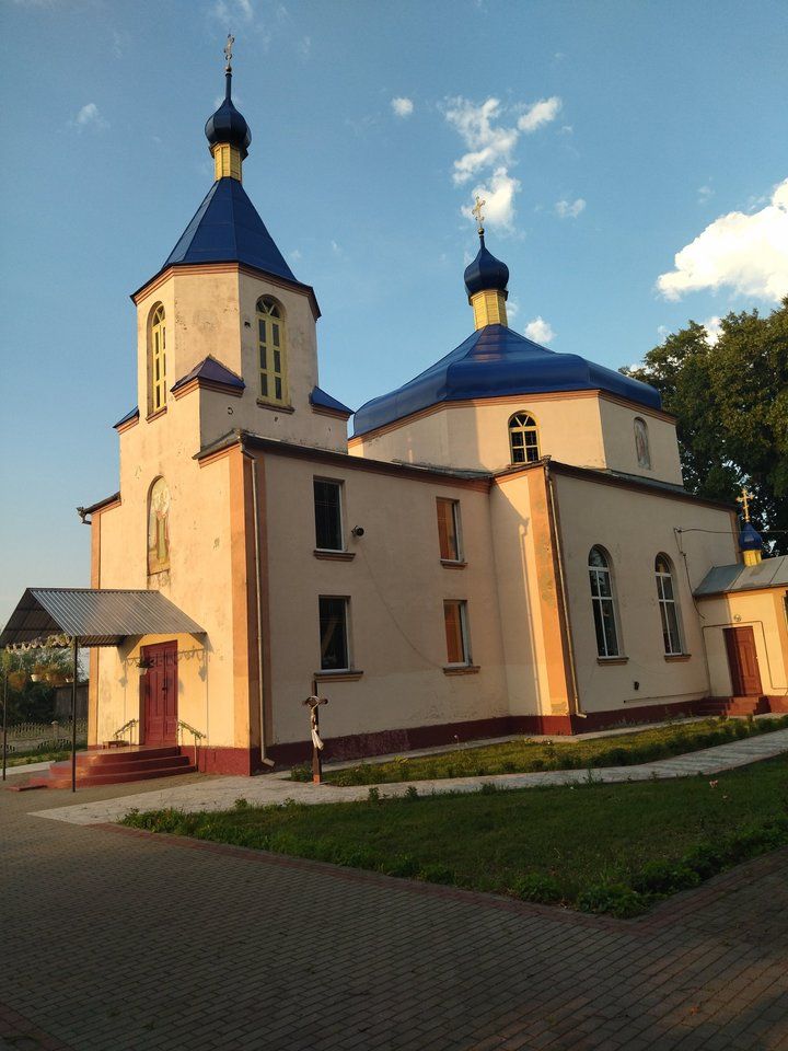 Велосипедист, який подолав тисячу кілометрів, створив фотоколекцію храмів Рівненщини - фото 138426