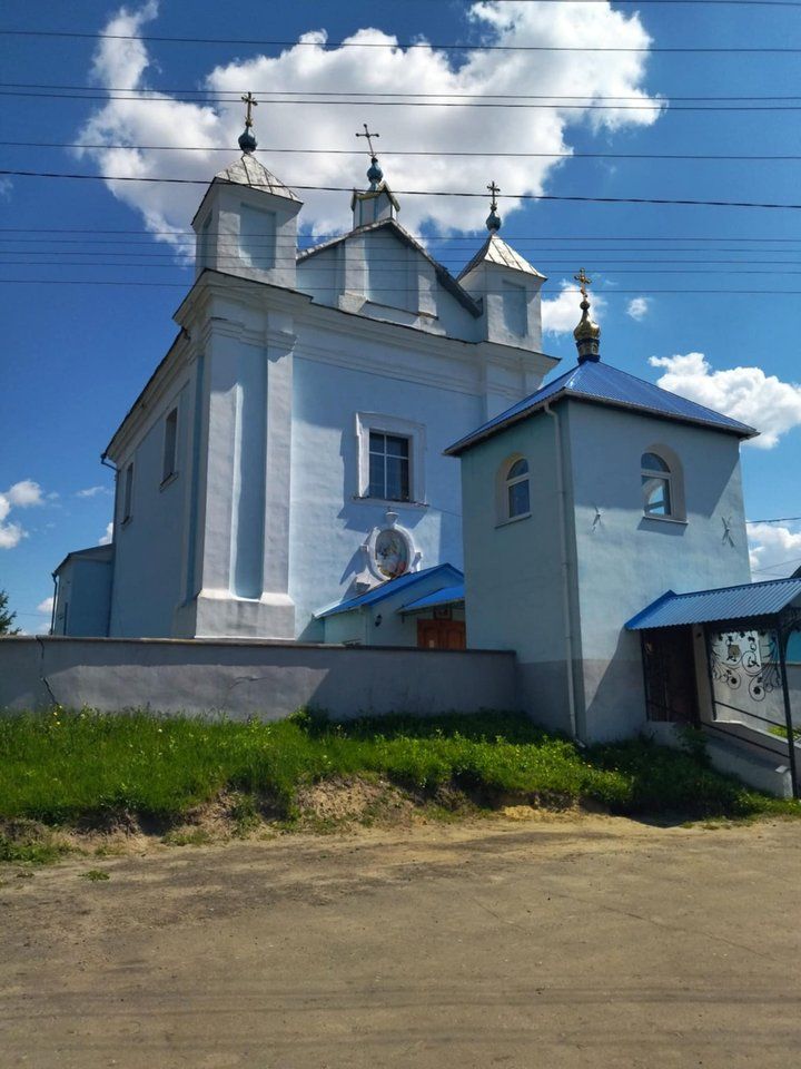 Велосипедист, який подолав тисячу кілометрів, створив фотоколекцію храмів Рівненщини - фото 138429