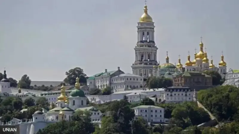 Держава вже більше року як розірвала угоду про оренду УПЦ приміщень Києво-Печерської лаври. Проте виселити представників церкви так і не змогла - фото 138839