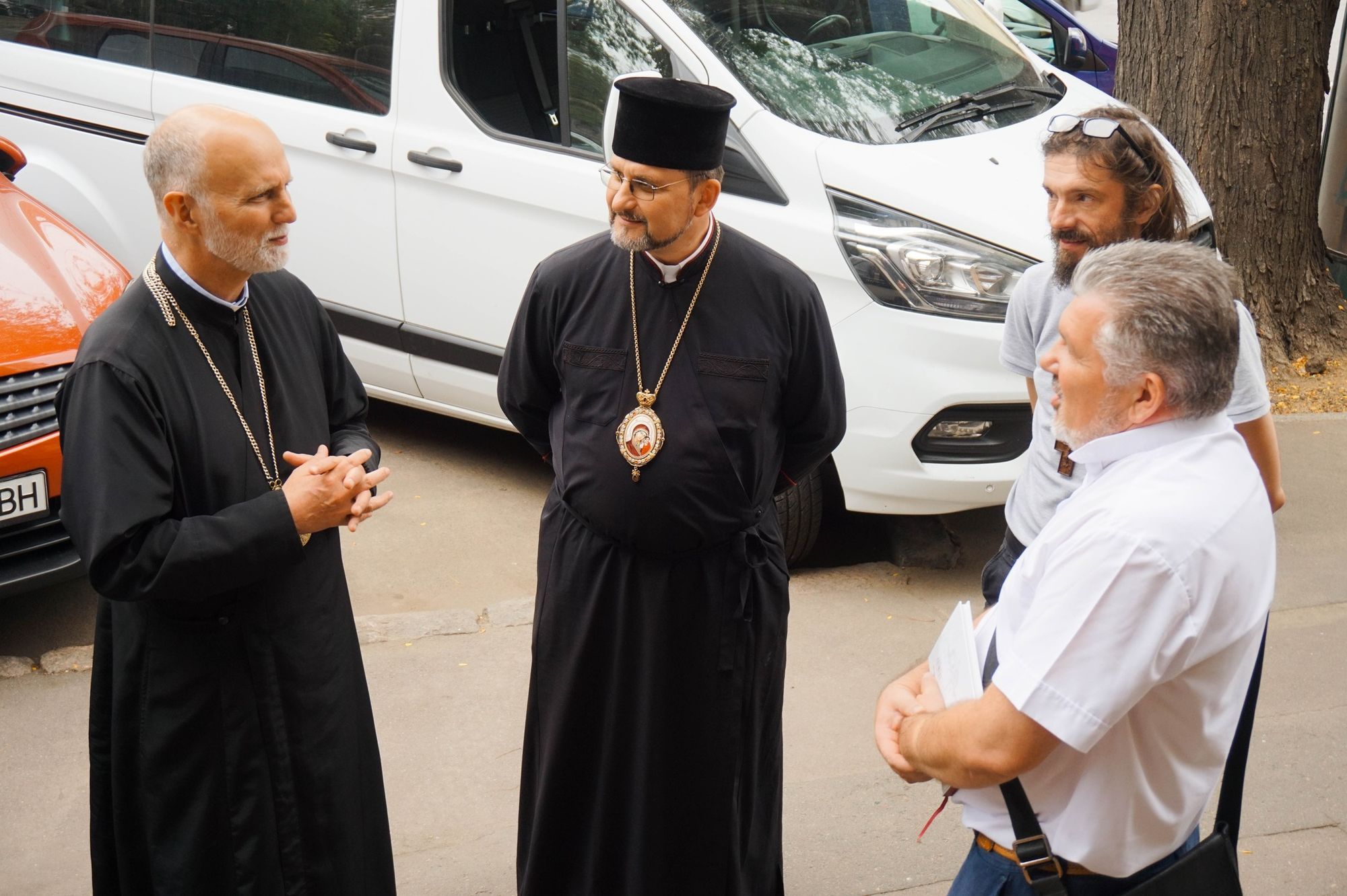 UGCC Metropolitan Borys Gudziak visits Odesa and delivers humanitarian aid - фото 139697