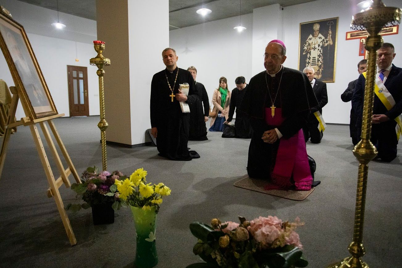 “Know that you are not alone!” -  Supreme Chaplain of the Knights of Columbus during a solidarity visit to Kyiv - фото 141794