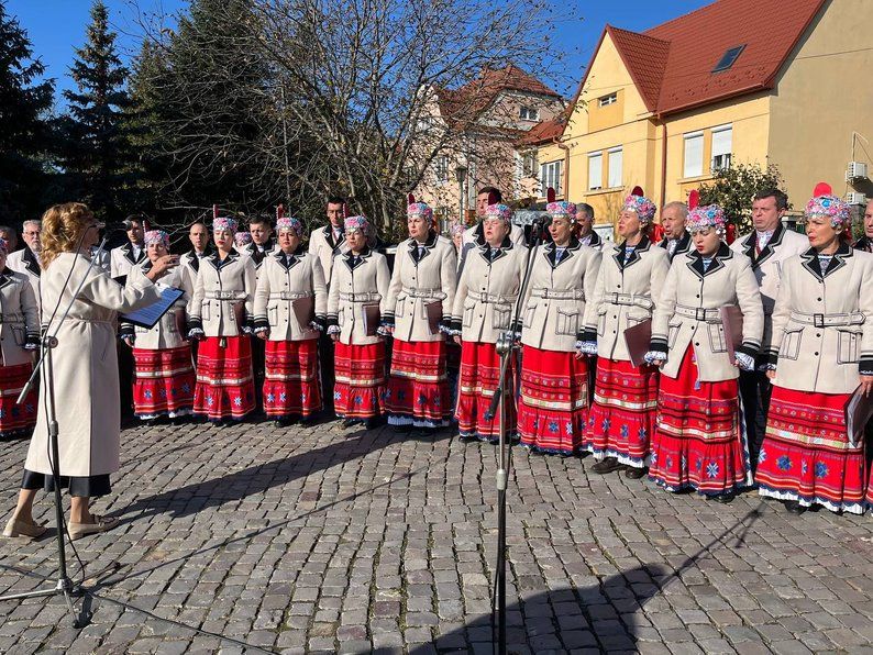 Предстоятель ПЦУ Епіфаній провів Богослужіння на Пагорбі Слави в Ужгороді - фото 142089