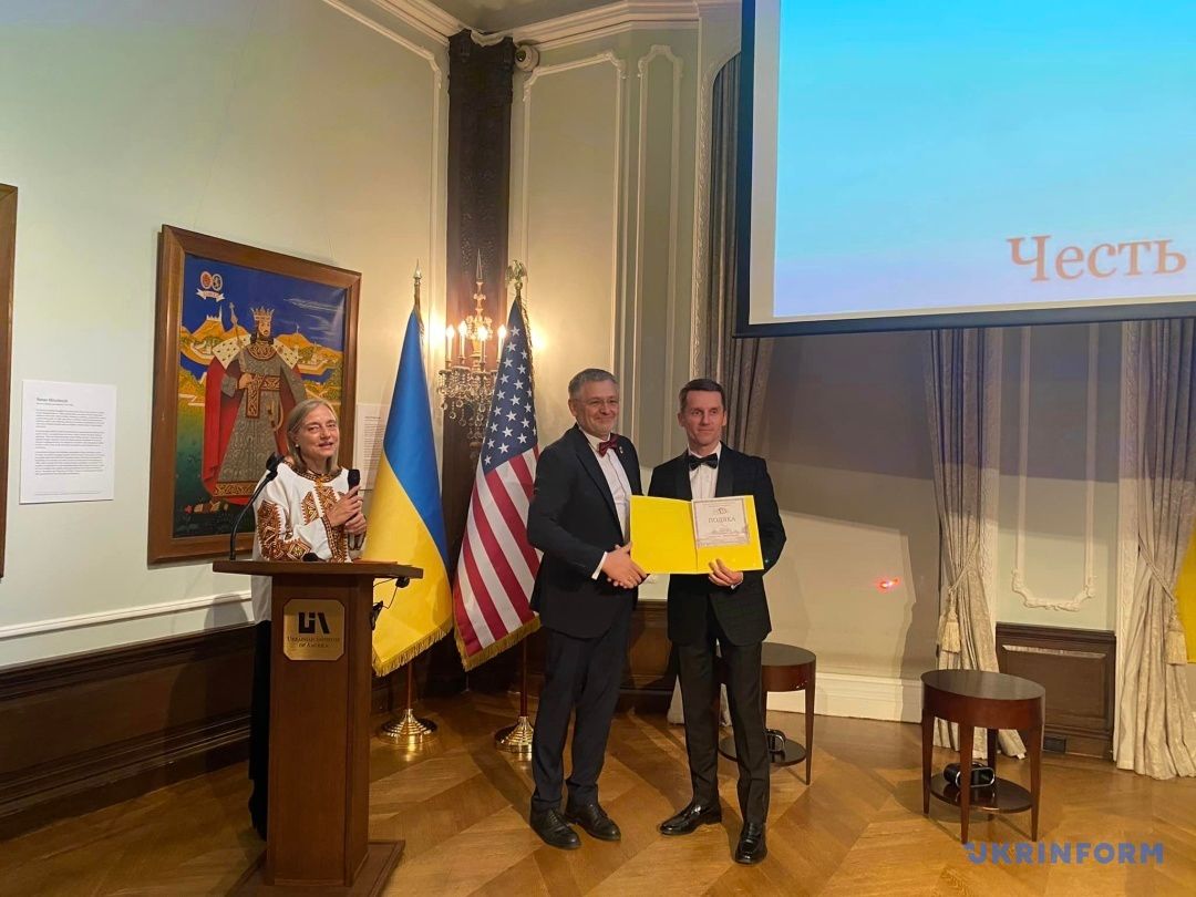 U.S. surgeon and non-profit receive the Order of St. Panteleimon for helping Ukraine - фото 142458