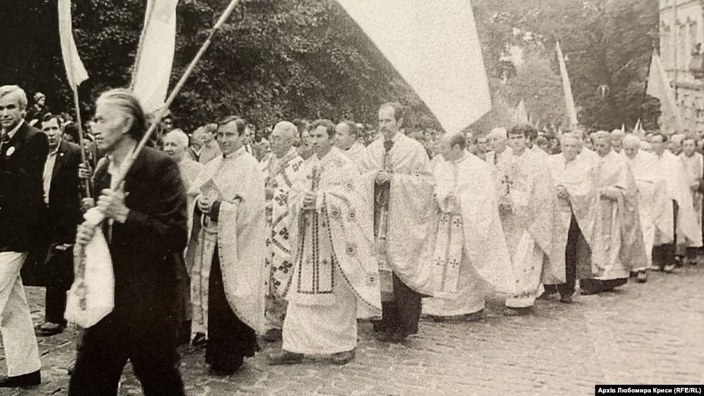 Похід за легалізацію УГКЦ, в якому взяли участь, за різними даними, від 150 до 200 тисяч людей. Львів, 17 вересня 1989 року - фото 142857