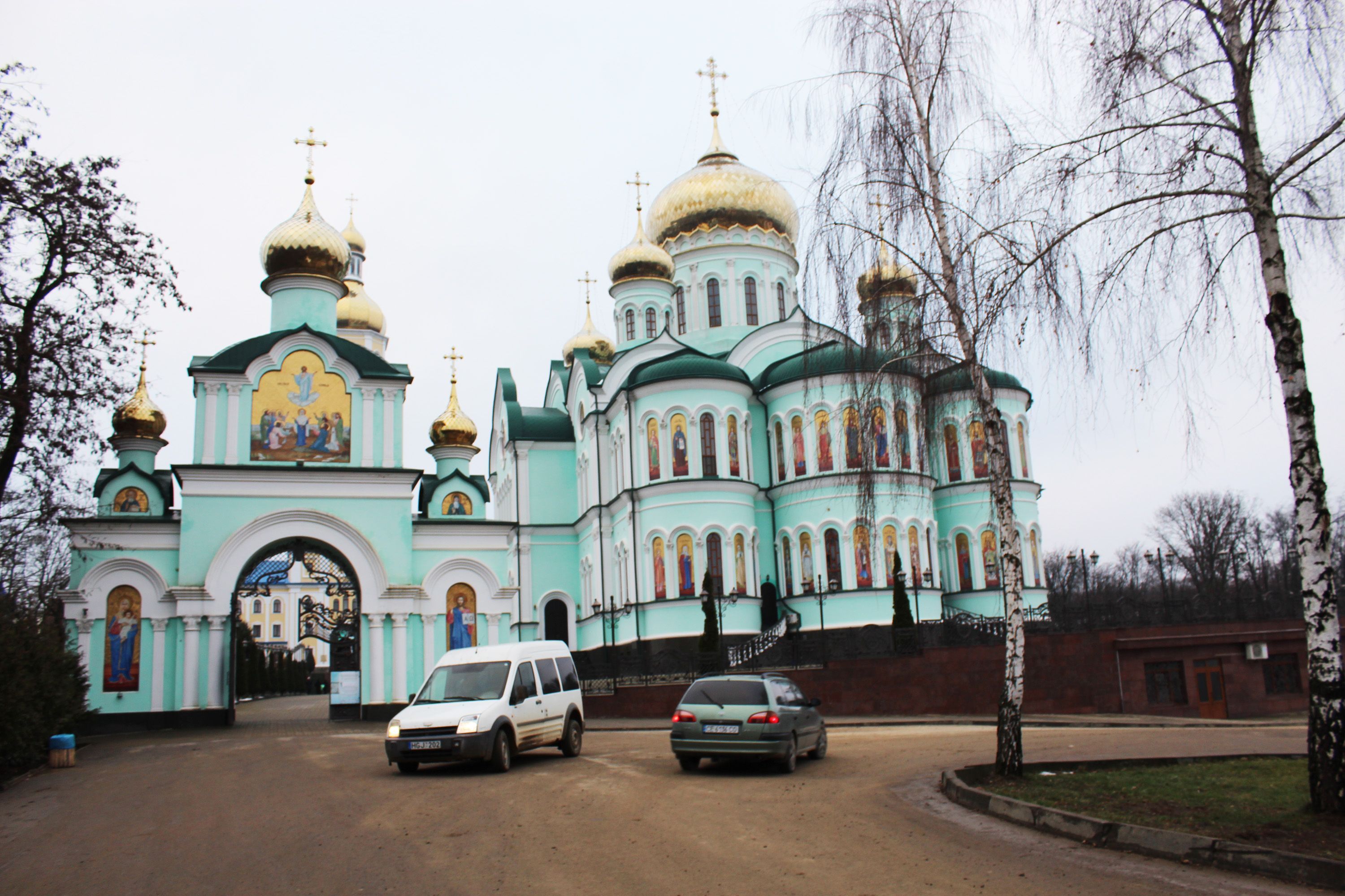 Банченський монастир – візитівка Герцаївщини, осередку румуномовних громад - фото 143245