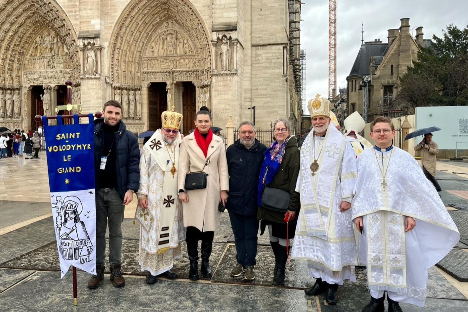 UGCC representatives take part in the consecration of the altar of the restored Notre Dame Cathedral - фото 144301