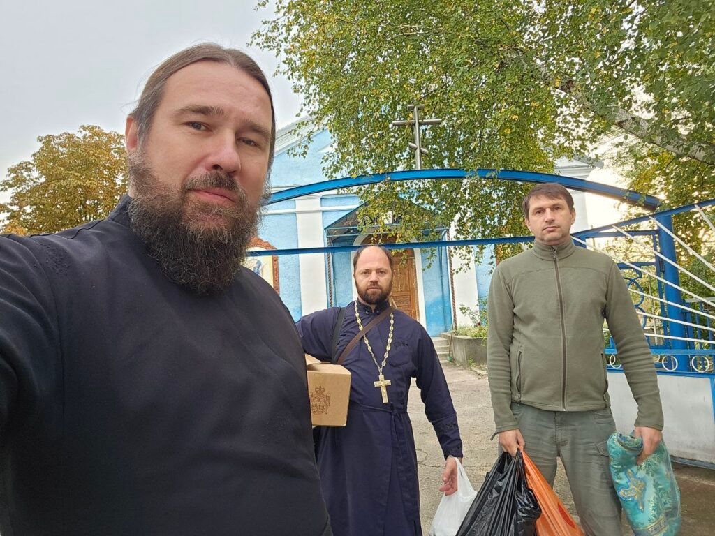 Священники Російської православної церкви в селі Велика Кардашинка, осінь 2024 року. - 144579 Священники Російської православної церкви в селі Велика Кардашинка, осінь 2024 року. - фото 144579