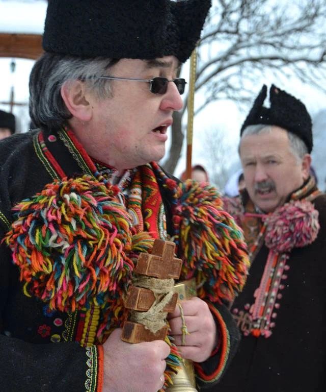 Коляда – то давна гуцульська молитва… Розмова про неперервну різдвяну традицію Криворівні, коляду і розплєси з Василем Зеленчуком - 144995 Коляда – то давна гуцульська молитва… Розмова про неперервну різдвяну традицію Криворівні, коляду і розплєси з Василем Зеленчуком - фото 144995
