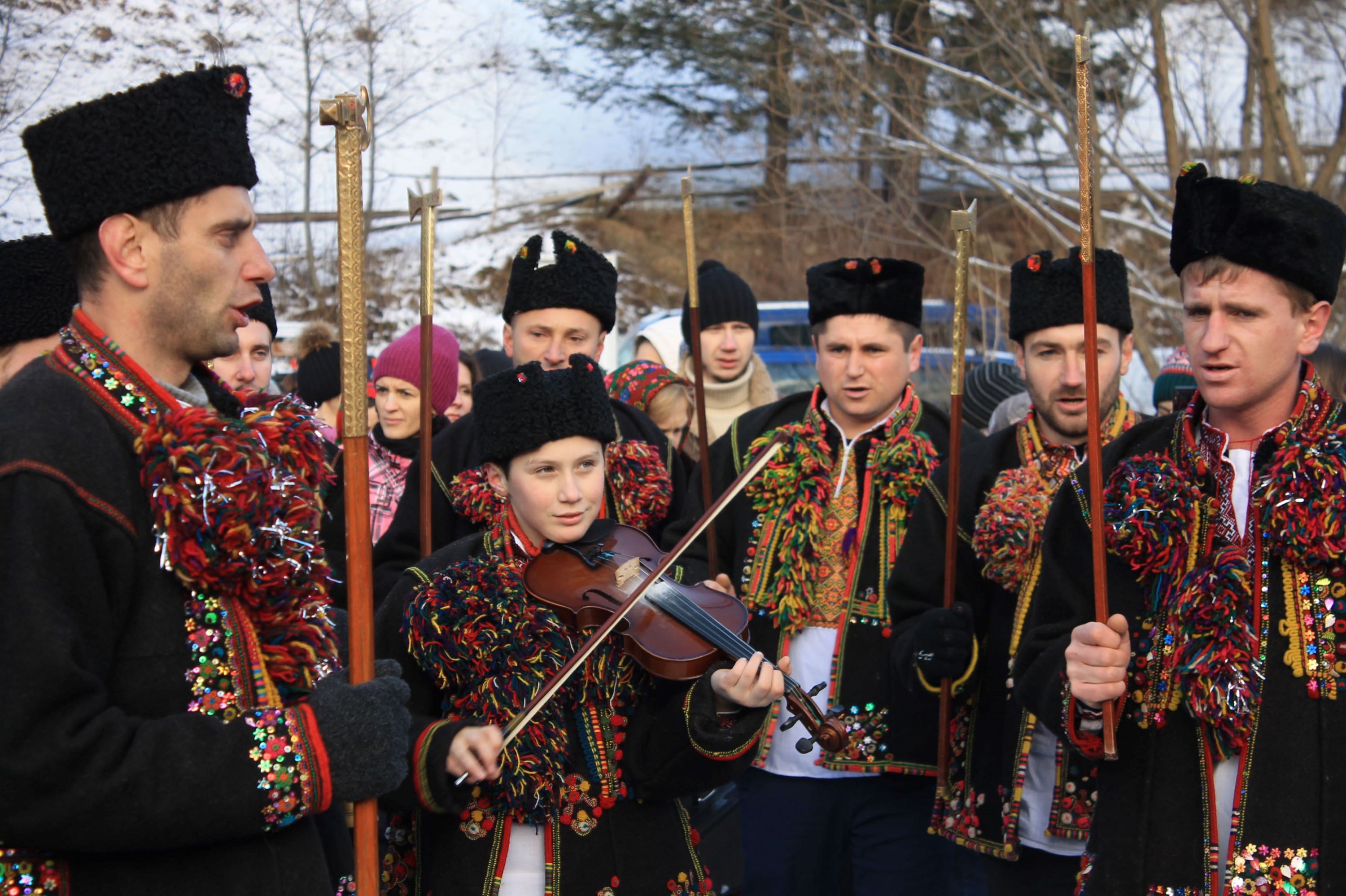 Колядницька партія. Село Криворівня, присілок Березово. Наймолодший музикант в районі Назар Білак. - 145005 Колядницька партія. Село Криворівня, присілок Березово. Наймолодший музикант в районі Назар Білак. - фото 145005