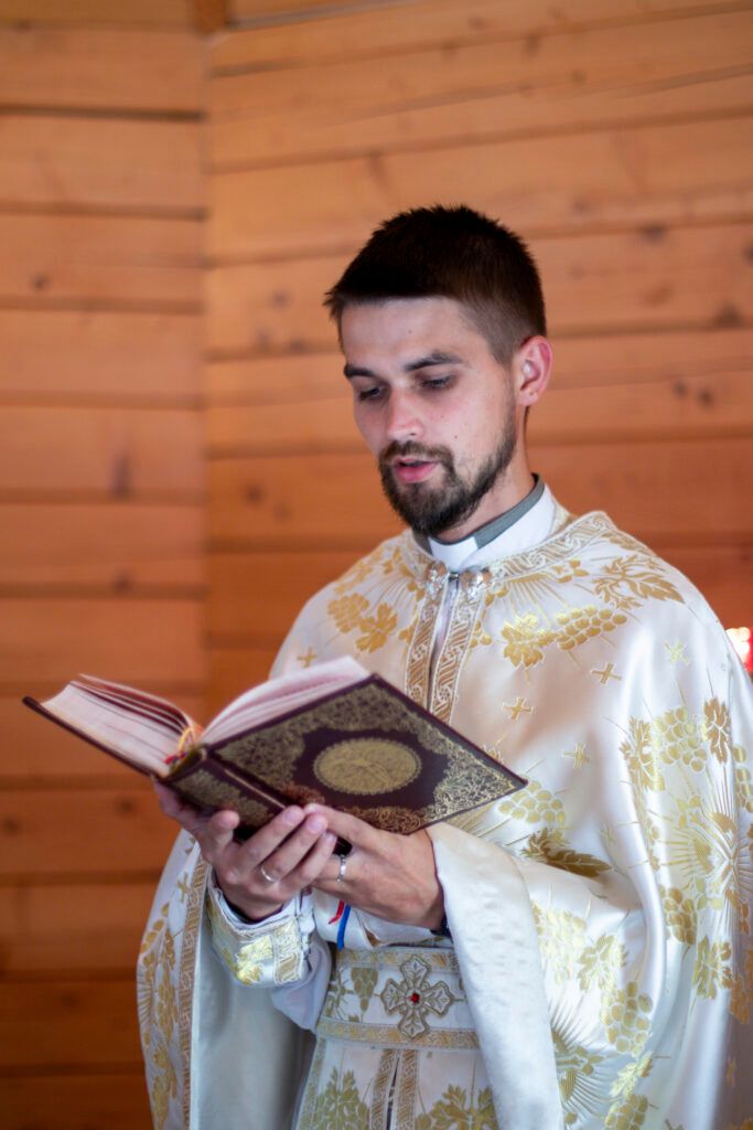 Суперечливі виклики військового капелана. Історія отця Віталія Байди - фото 147096