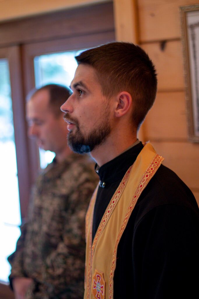 Суперечливі виклики військового капелана. Історія отця Віталія Байди - фото 147099
