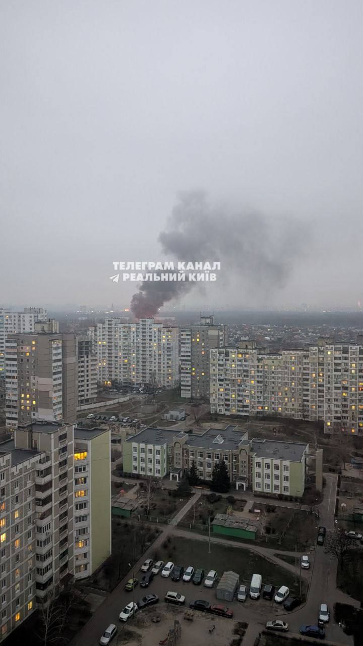 Рятувальники ліквідували задимлення у Видубицькому монастирі в Києві - фото 147140