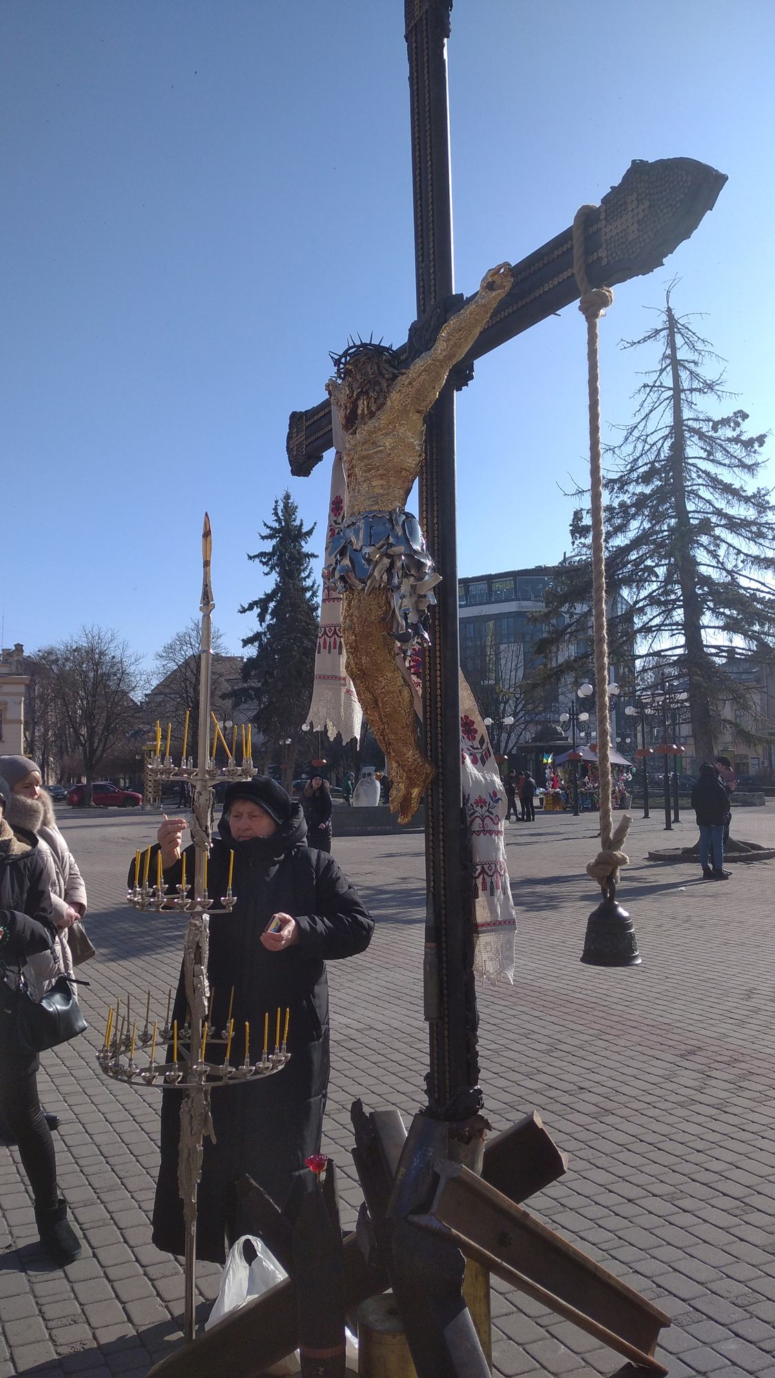 «Хрест миру» подорожує Україною: два дні він перебуває в Івано-Франківську - 147219 «Хрест миру» подорожує Україною: два дні він перебуває в Івано-Франківську - фото 147219