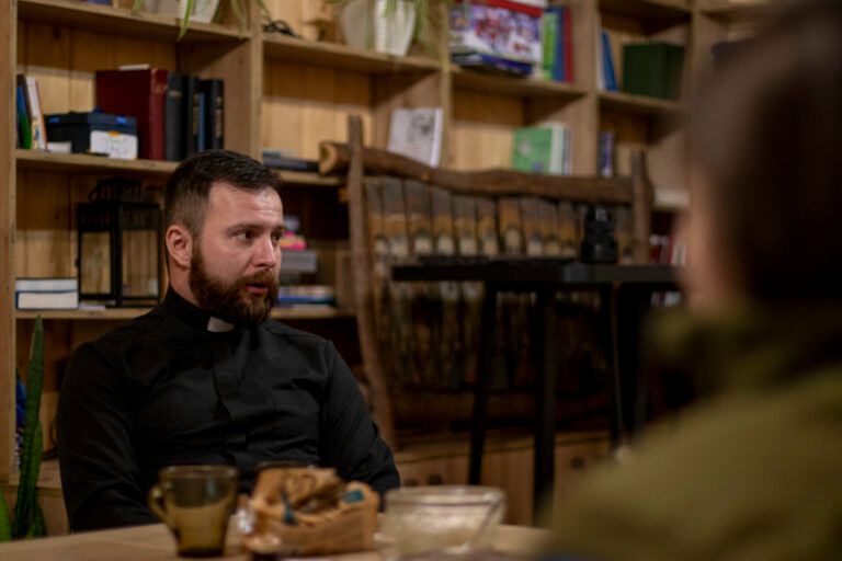 Лейтмотиви військового капелана. Історія отця Романа Ментуха - 148114 Лейтмотиви військового капелана. Історія отця Романа Ментуха - фото 148114