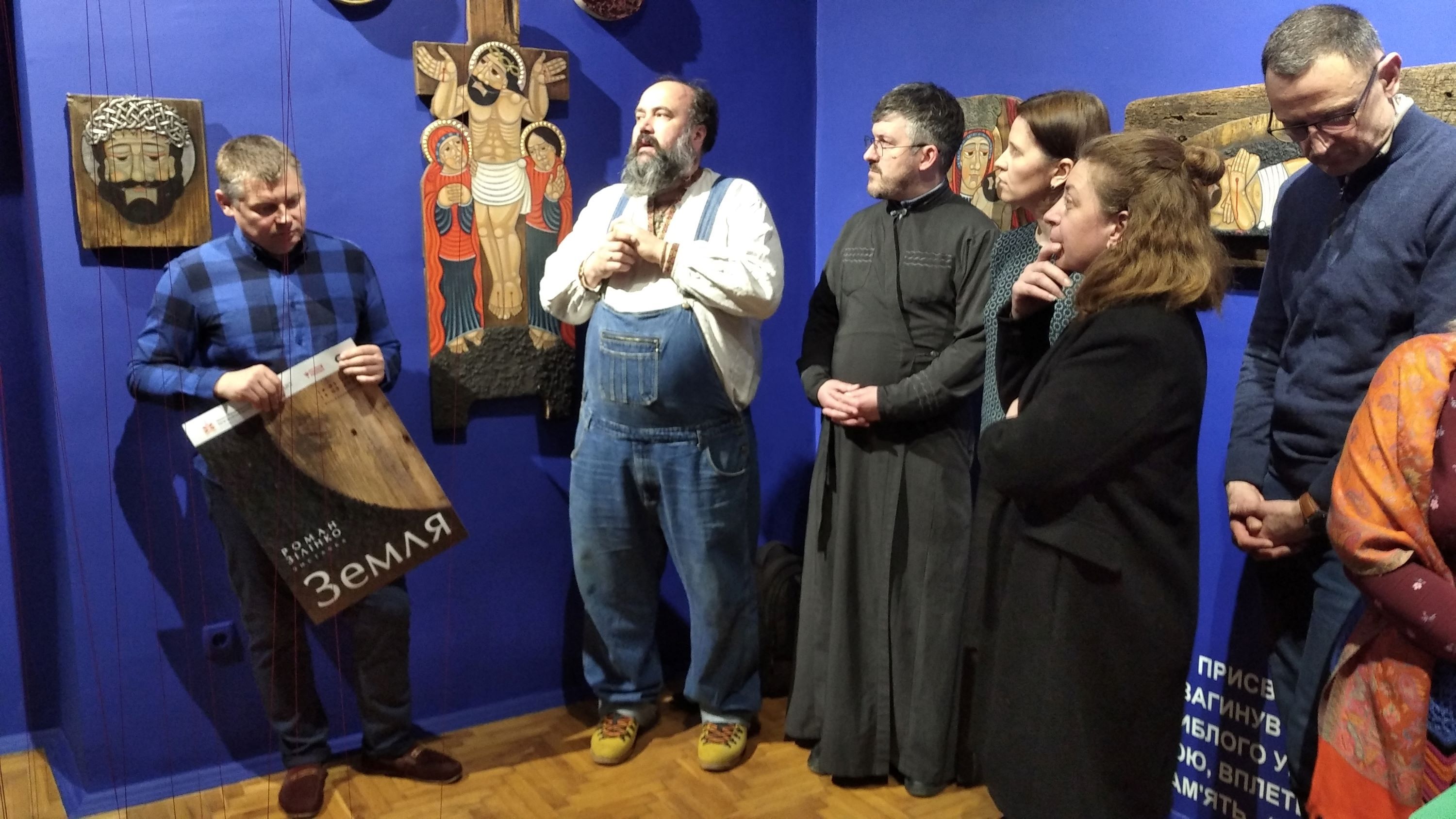 «Земля як місце страждання»: в Івано-Франківську відкрили унікальну виставку Романа Зілінка - фото 148681
