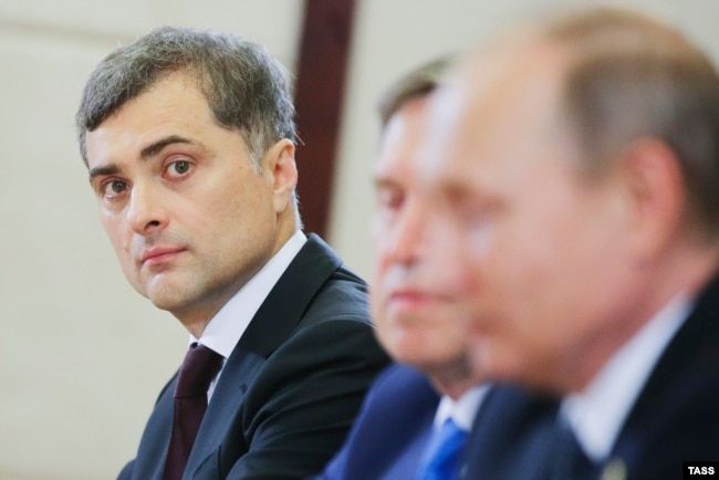 Владислав Сурков під час зустрічі президента Франції Франсуа Олланда та президента Росії Володимира Путіна, 4 вересня 2016 року - 149148 Владислав Сурков під час зустрічі президента Франції Франсуа Олланда та президента Росії Володимира Путіна, 4 вересня 2016 року - фото 149148