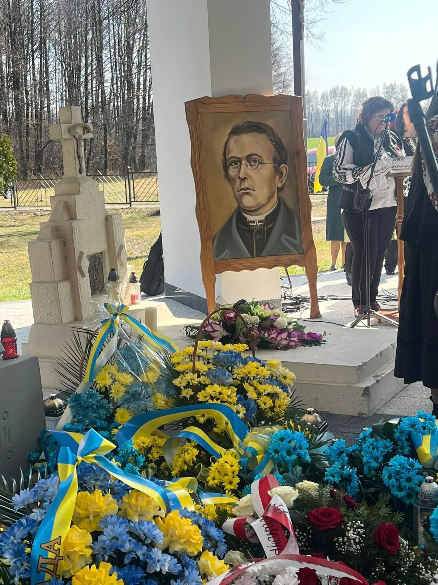 Греко-католики і православні помолилися на пантеоні о. Михайла Вербицького - 149187 Греко-католики і православні помолилися на пантеоні о. Михайла Вербицького - фото 149187