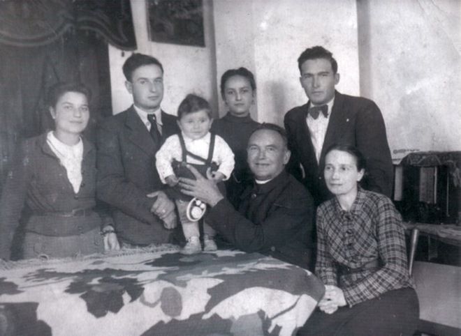 Омелян Ковч з родиною. - фото 149282