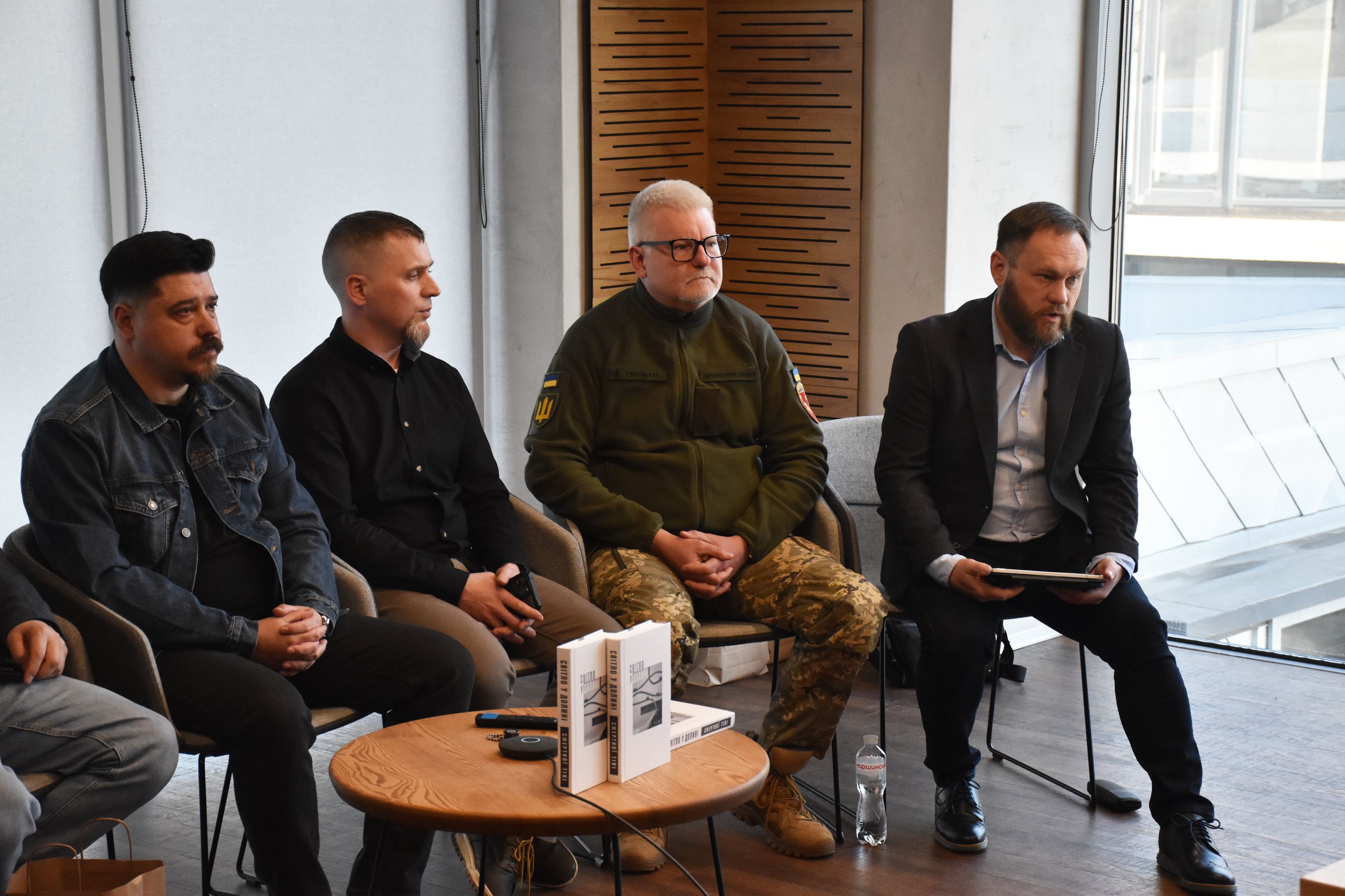 Дванадцять голосів, одна долина: презентація книги “Світло у долині смертної тіні: історії християн під час війни” - фото 149302