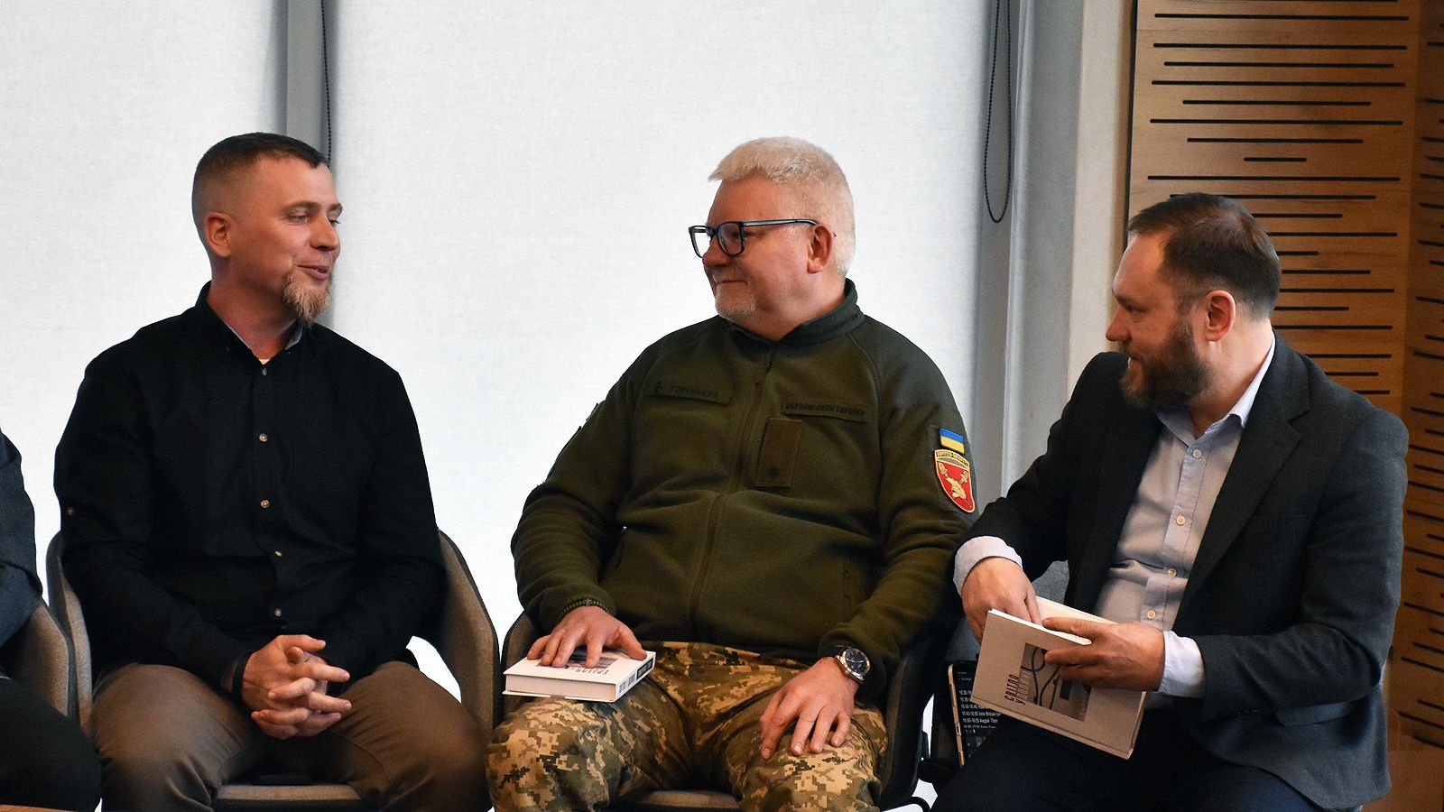 Дванадцять голосів, одна долина: презентація книги “Світло у долині смертної тіні: історії християн під час війни” - фото 149312