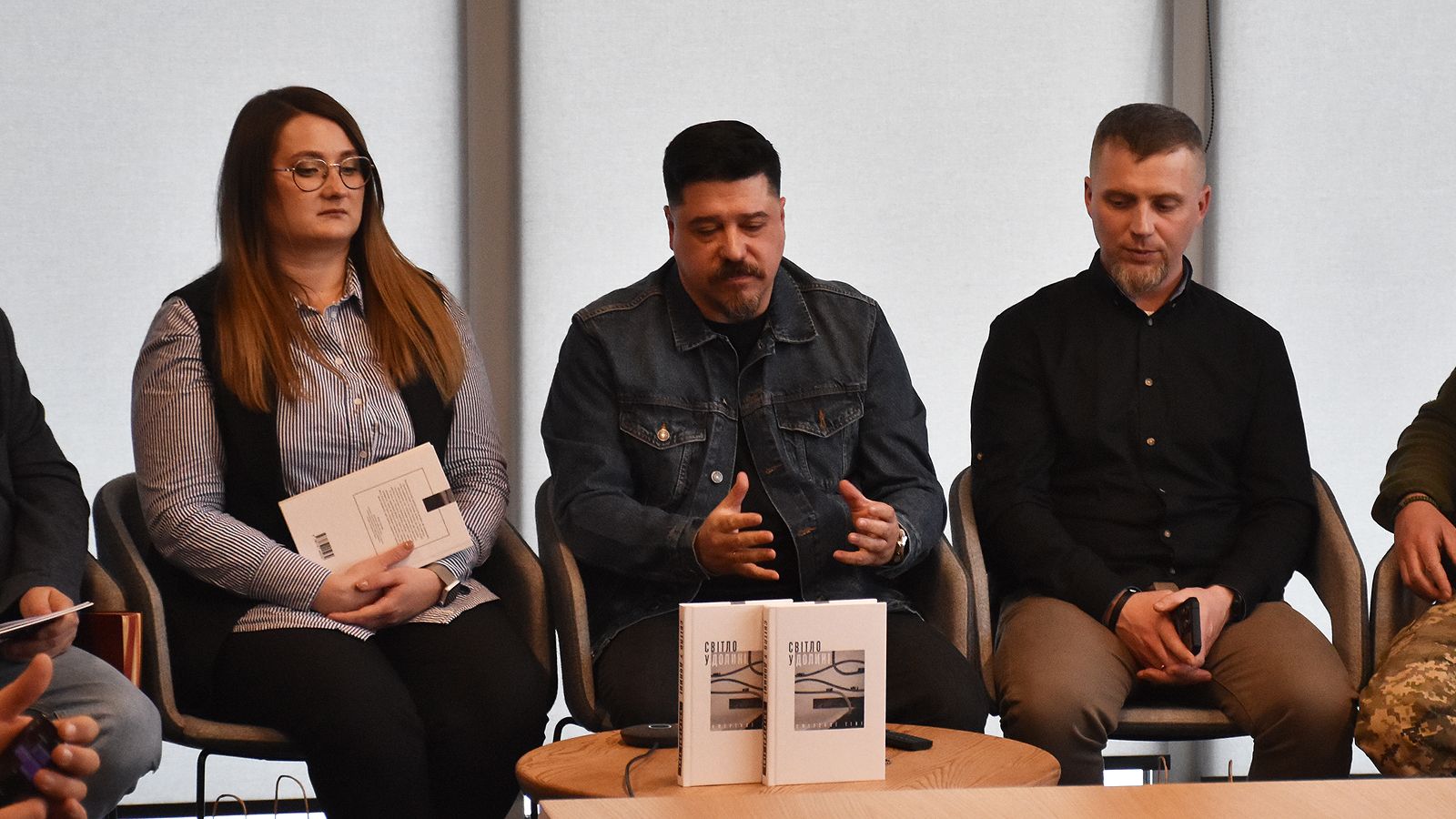 Дванадцять голосів, одна долина: презентація книги “Світло у долині смертної тіні: історії християн під час війни” - фото 149317