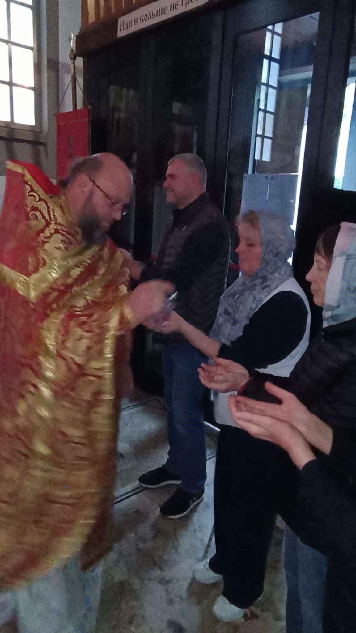 Велика п'ятниця. Бдіння з чином погребіння. Помазання рук миром на згадку про помазання Йосипом Ісуса - 151307 Велика п'ятниця. Бдіння з чином погребіння. Помазання рук миром на згадку про помазання Йосипом Ісуса - фото 151307
