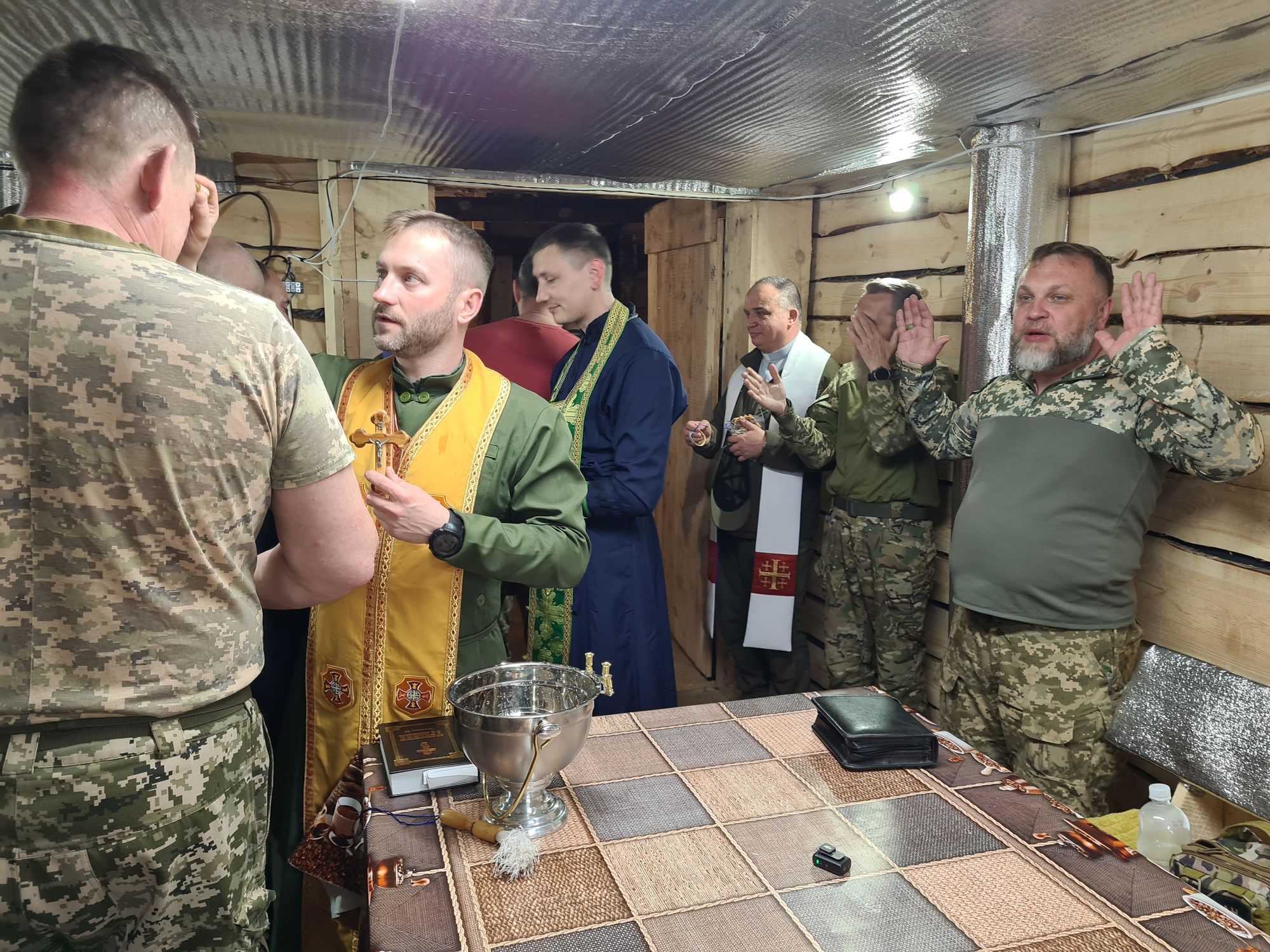 На Великдень капелани різних конфесій відвідали військових на фронті - 151366 На Великдень капелани різних конфесій відвідали військових на фронті - фото 151366