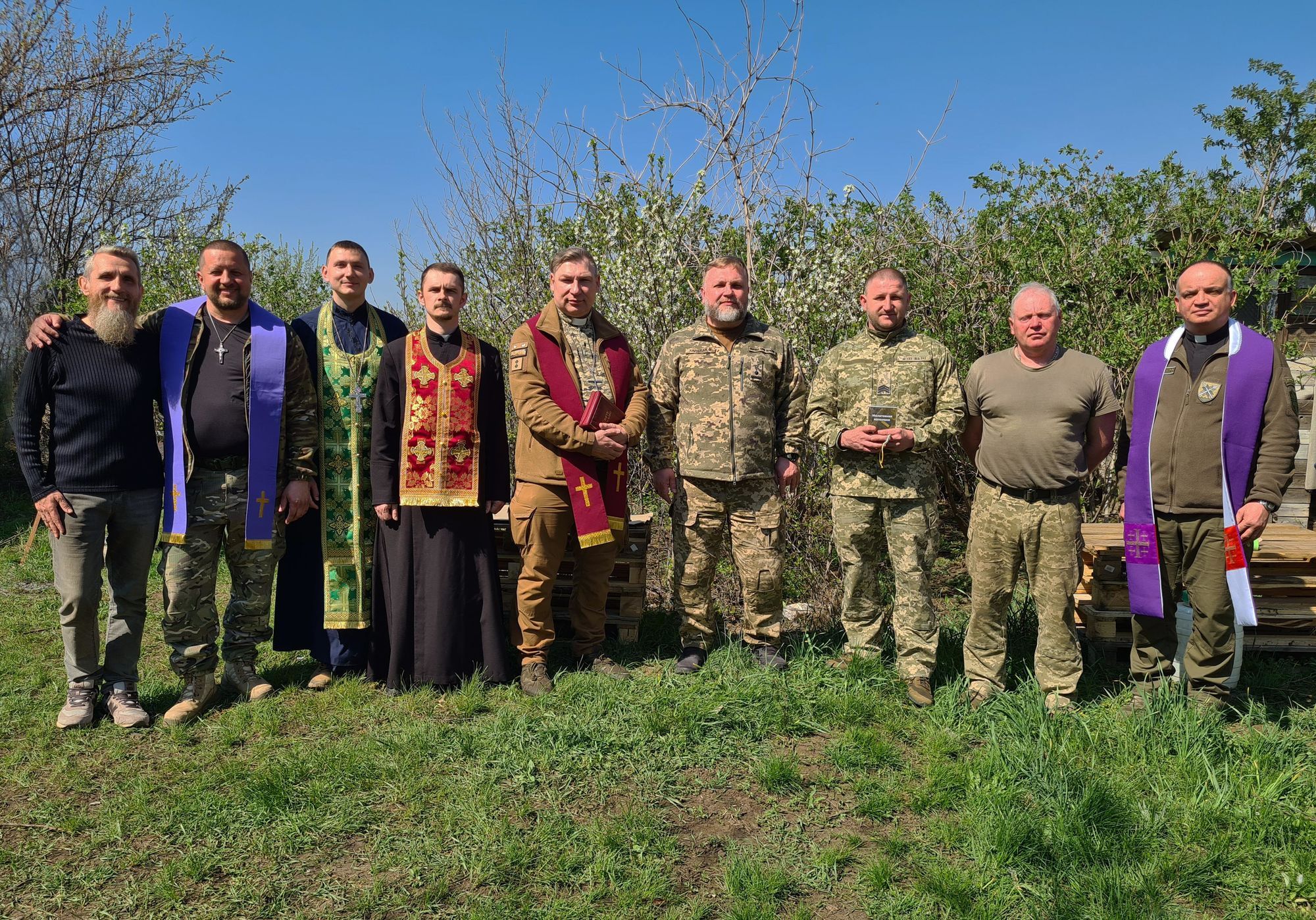 На Великдень капелани різних конфесій відвідали військових на фронті - 151368 На Великдень капелани різних конфесій відвідали військових на фронті - фото 151368