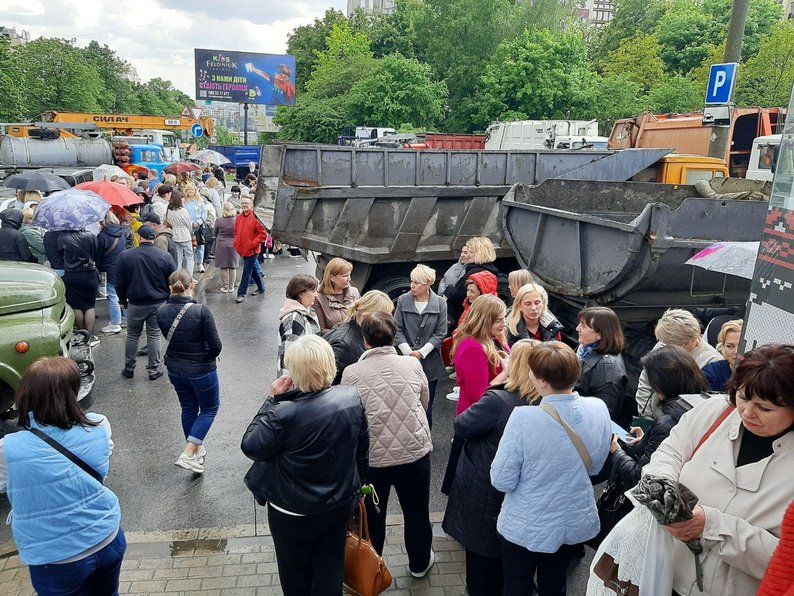 Біля храму зібралось майже двісті людей, 21 травня 2025, Хмельницький. - 152503 Біля храму зібралось майже двісті людей, 21 травня 2025, Хмельницький. - фото 152503