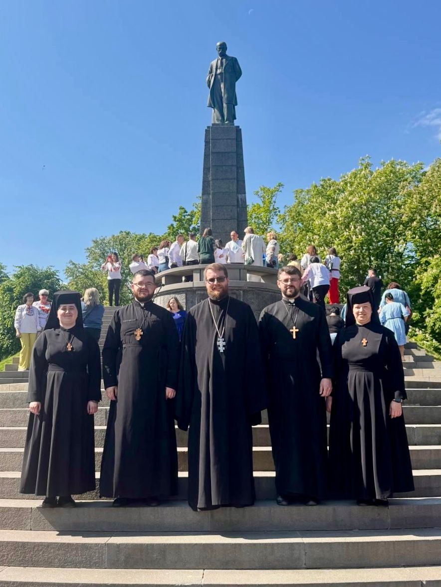На Чернечій горі у Каневі відбулася міжконфесійна панахида за упокій Кобзаря - 152554 На Чернечій горі у Каневі відбулася міжконфесійна панахида за упокій Кобзаря - фото 152554