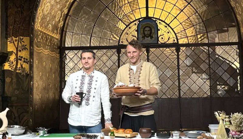 Клопотенко під час зйомок свого кулінарного шоу в трапезній Києво-Печерської лаври. - 152669 Клопотенко під час зйомок свого кулінарного шоу в трапезній Києво-Печерської лаври. - фото 152669