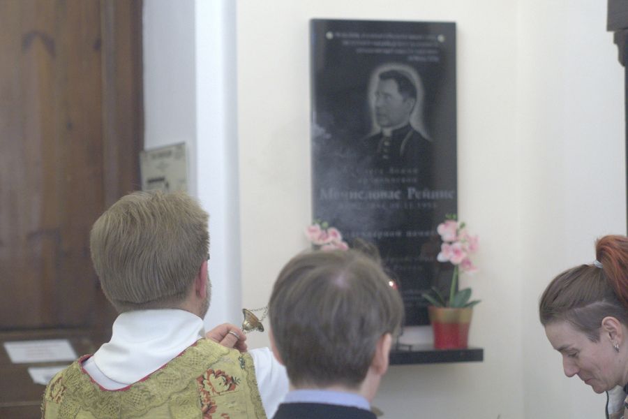 Католиков в российском Владимире заставили снять икону Климентия Шептицкого - 152964 Католиков в российском Владимире заставили снять икону Климентия Шептицкого - фото 152964