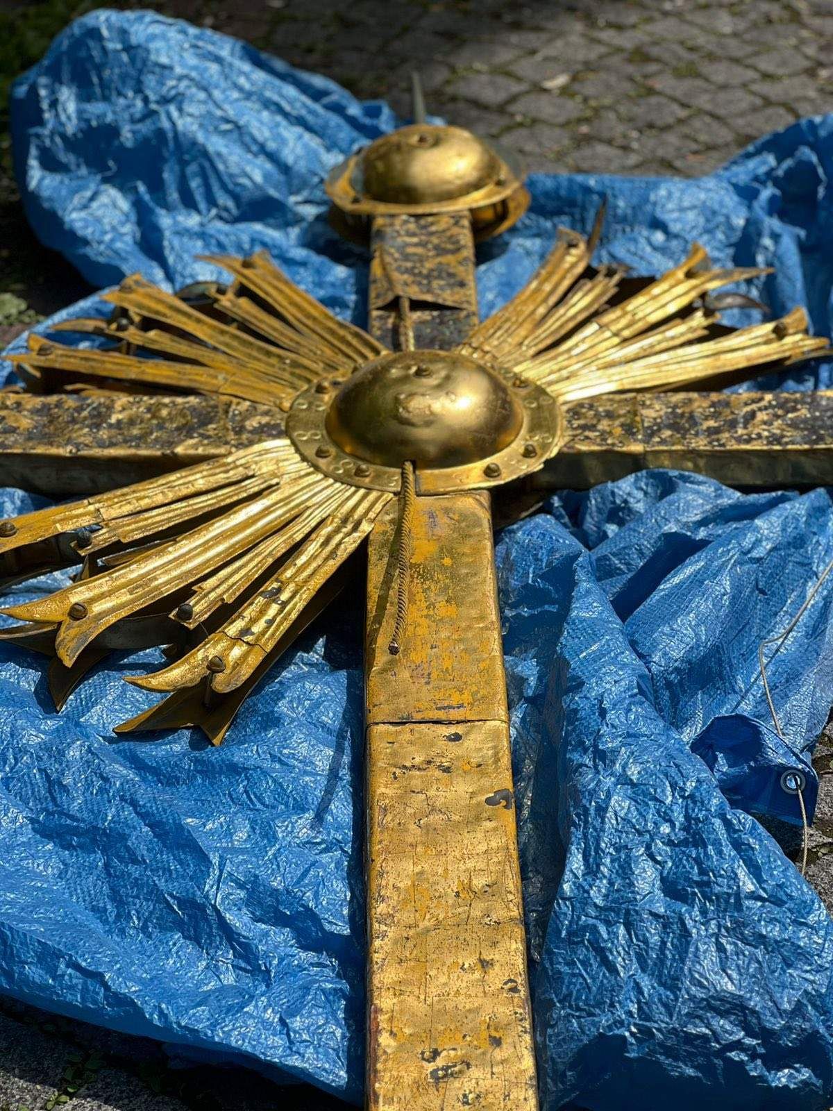У Львові для реставрації демонтували головний хрест собору Святого Юра - фото 153477
