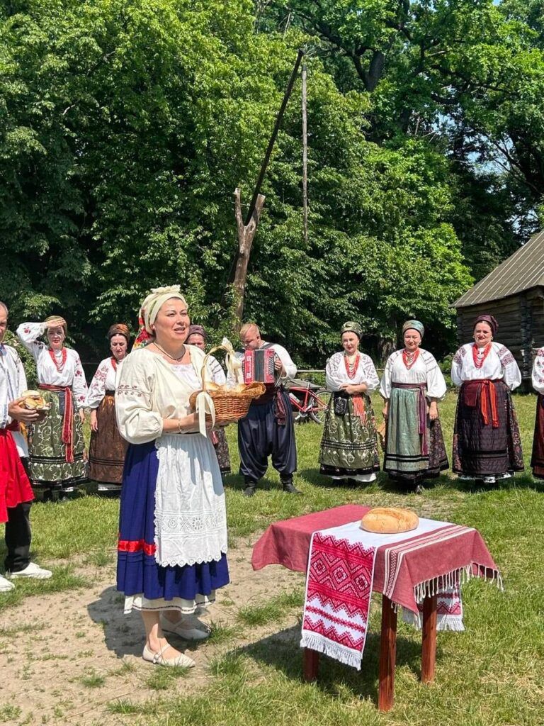 МКСК внесло традицію храмового свята на Трійцю в селі Шульгинка до Нацпереліку нематеріальної спадщини України - фото 155368