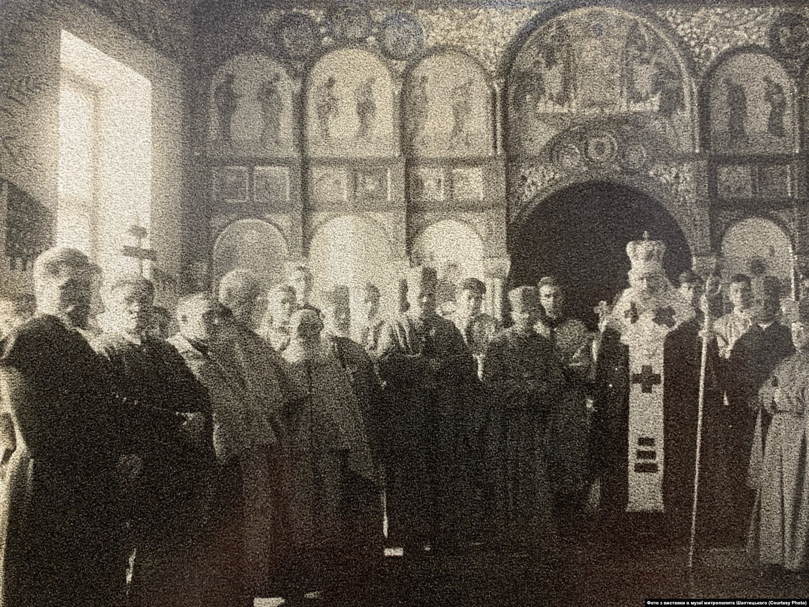 Свячення каплиці семінарії Святого Духа, Львів, лютий 1929 рік. У центрі фотографії – митрополит Андрей Шептицький, крайній ліворуч – єпископ Йосиф Сліпий - 155693 Свячення каплиці семінарії Святого Духа, Львів, лютий 1929 рік. У центрі фотографії – митрополит Андрей Шептицький, крайній ліворуч – єпископ Йосиф Сліпий - фото 155693