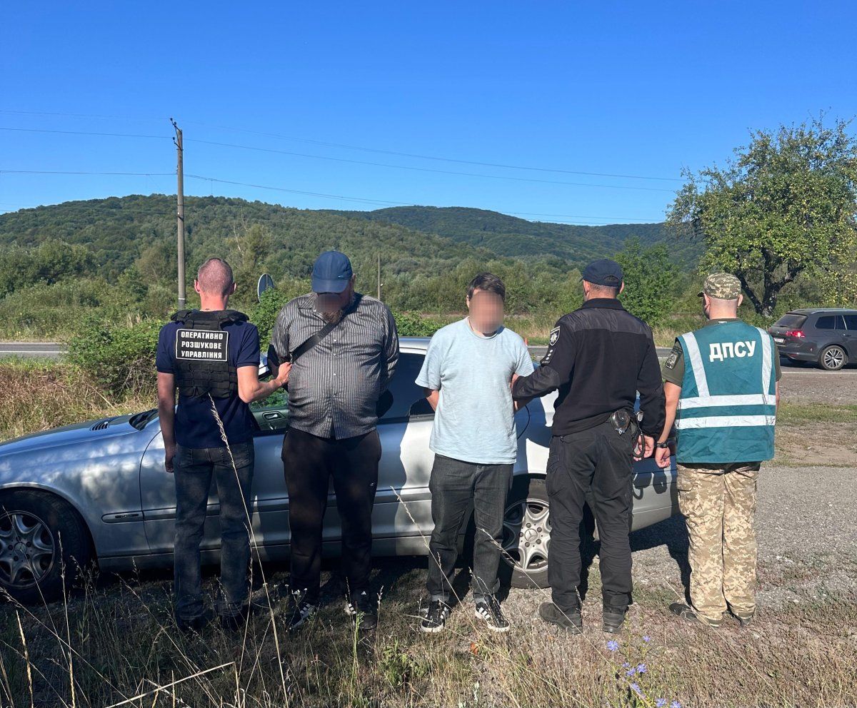 Священик УПЦ МП намагався вивезти з країни військовозобов’язаного, накривши його рясою - 156650 Священик УПЦ МП намагався вивезти з країни військовозобов’язаного, накривши його рясою - фото 156650
