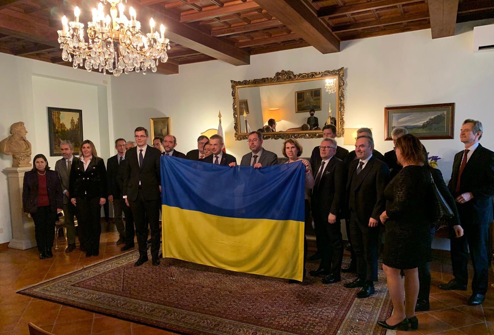 Всі дипломатичні дороги сходяться у Ватикані: про особливості роботи посла при Святому Престолі у розмові з Андрієм Юрашем - 157302 Всі дипломатичні дороги сходяться у Ватикані: про особливості роботи посла при Святому Престолі у розмові з Андрієм Юрашем - фото 157302