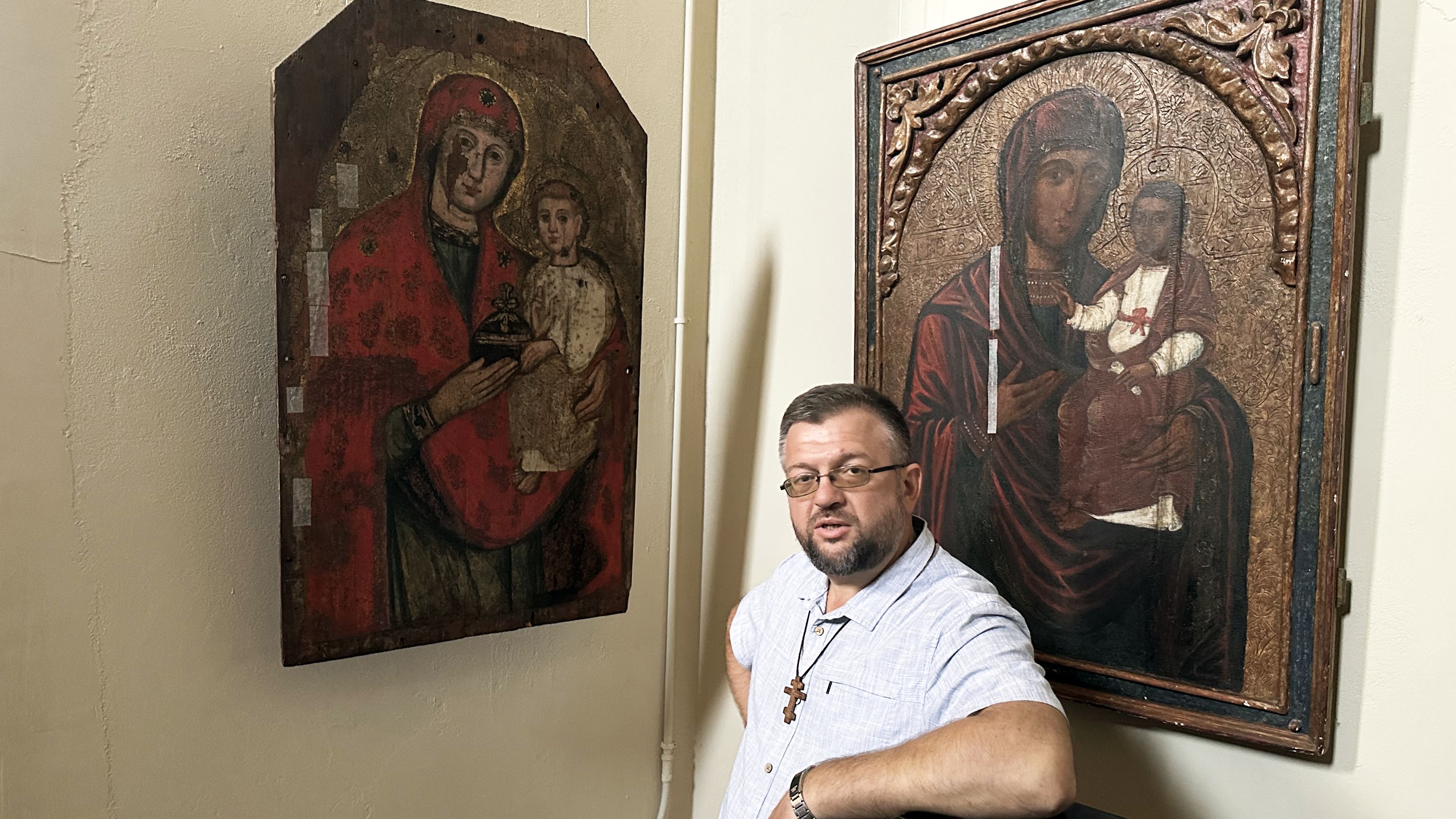 Отець Василь Рудейко і старовинні ікони Богородиці з Дитям у храмі блаж. Климентія Шептицького у Львові - фото 157450